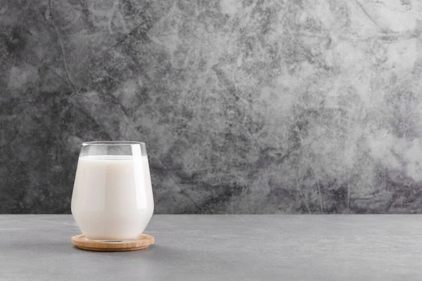 Milk Glass Grey Stone Table Minimal Background Copy Space Lactose — Stock Photo, Image
