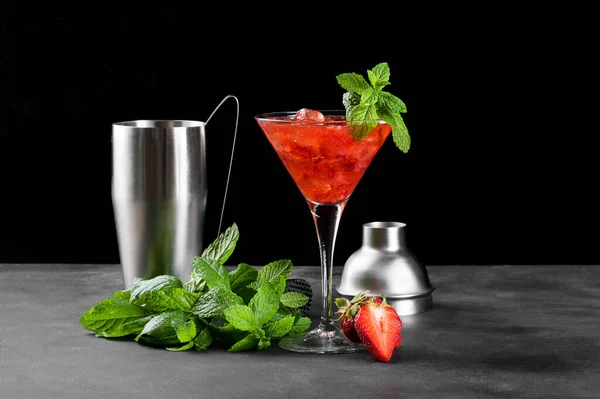 Cold Summer Strawberry Cocktail Mojito Margarita Daiquiri Martini Glass Fresh — Stock Photo, Image