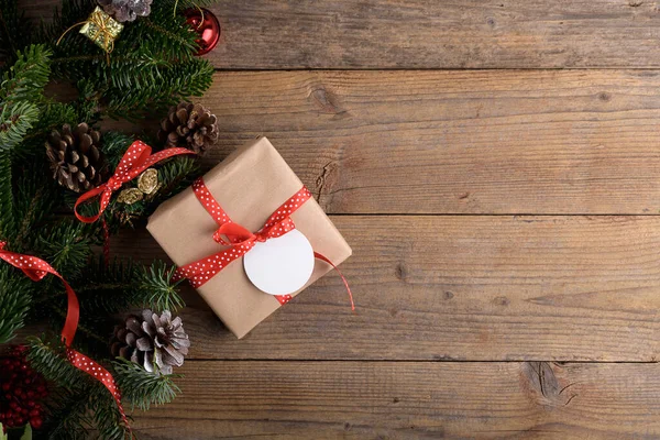 Cadre Décoration Sapin Noël Avec Cadeau Sur Fond Bois Rustique — Photo