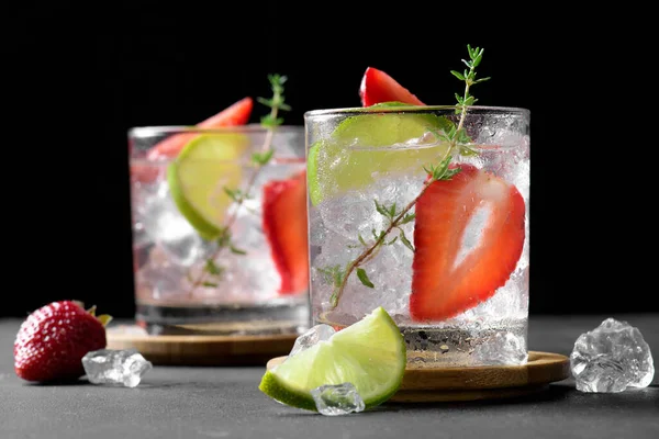 Fresh Strawberry Mojito Cocktail Two Glasses Cold Summer Strawberry Soda — Stock Photo, Image