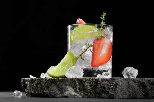 Cold Summer Strawberry Cocktail Mojito Margarita Daiquiri Glass Fresh Strawberry — Stock Photo, Image