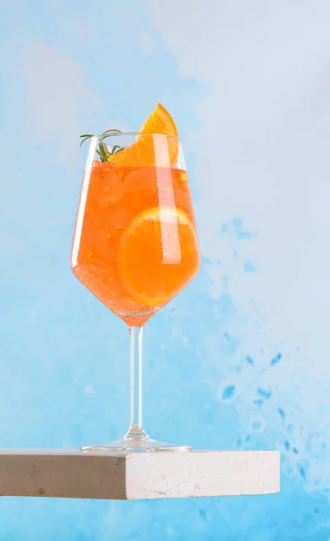Classic Italian Aperitif Aperol Spritz Cocktail Wineglass Ice Cubes Slice — Fotografia de Stock
