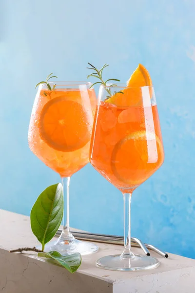 Classic Italian Aperitif Aperol Spritz Cocktail Two Wineglasses Ice Cubes — Foto Stock