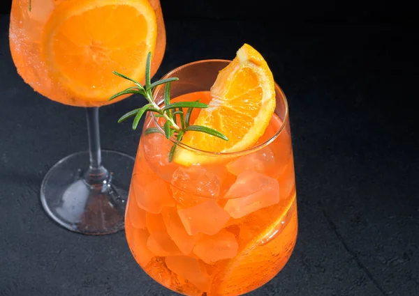 Classic Italian Aperitif Aperol Spritz Cocktail Two Wineglasses Ice Cubes — Zdjęcie stockowe