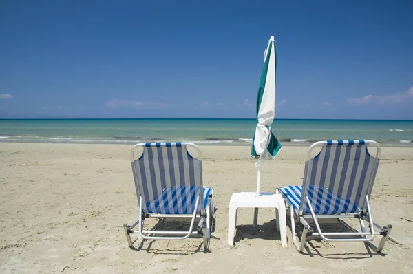 Loungers on the beach — Zdjęcie stockowe