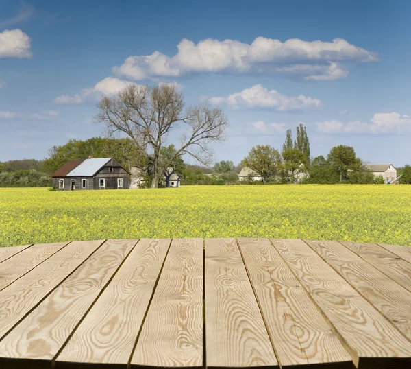 Empty tabletop in the countryside — Stock Photo, Image