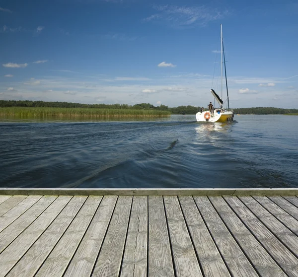 Lege houten steiger — Stockfoto