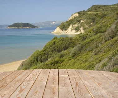 Masa üzerinde deniz kıyısı