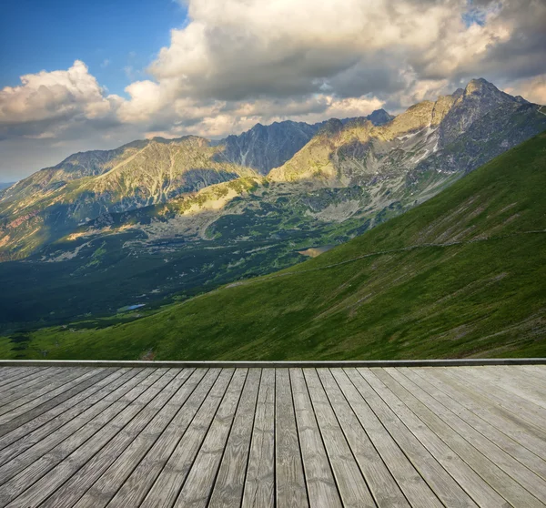 Terrace and mountain — Stock Photo, Image