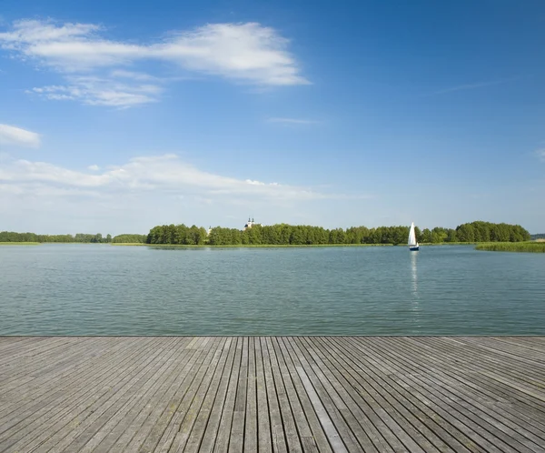 ahşap iskelesi ve yat