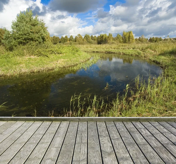 Terrazza e fiume — Foto Stock