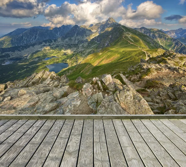 Terrasse und Berg — Stockfoto