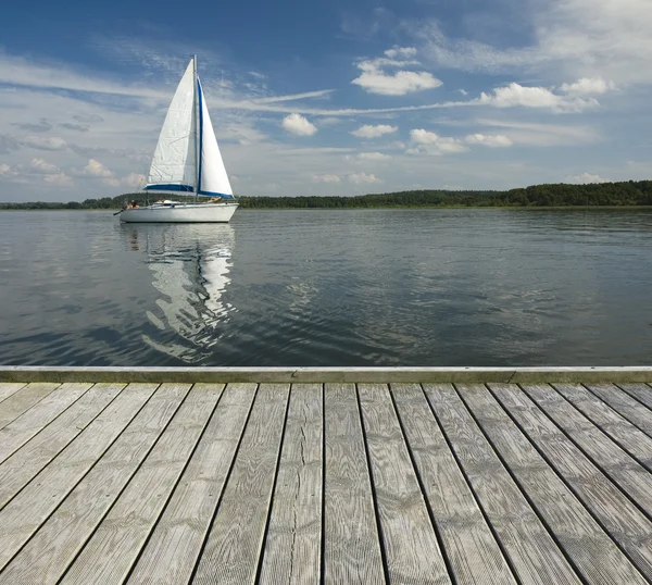 Empty jetty and yacht — Stock Photo, Image