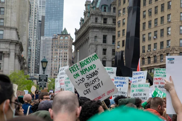 Crowd Holding Cardboard Sign Foley Square New York Usa 2022 — Φωτογραφία Αρχείου