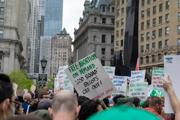 Tłum Trzymający Kartonowy Znak Foley Square Nowy Jork Usa 2022 — Zdjęcie stockowe