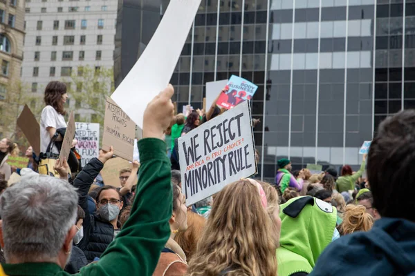 Foley Meydanı, New York, ABD 05-03-2022 Protestocuları 'nda üzerinde 