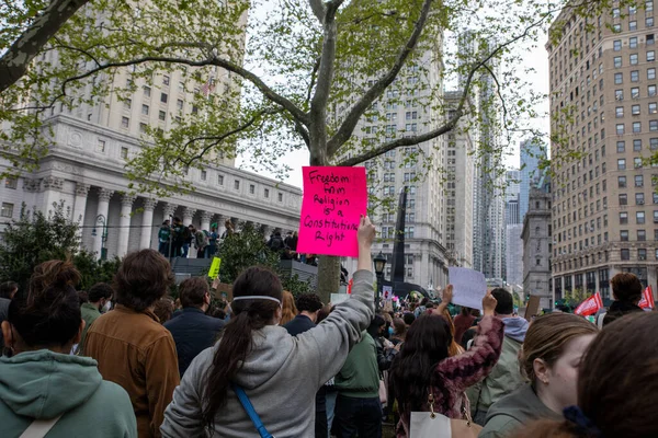 Young Female Holding Cardboard Sign Words Freedom Religion Constitutional Right — Photo