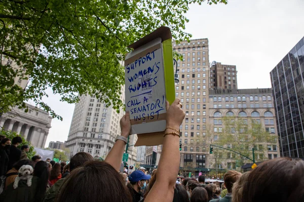 Crowd Holding Cardboard Sign Foley Square New York Usa 2022 — Stock Photo, Image
