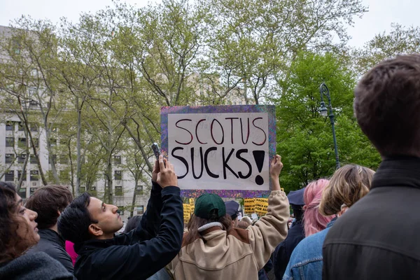 Young Female Holding Cardboard Sign Words Scotus Sucks Written Foley — Stock fotografie