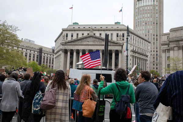Young Female Holding American Flag Foley Square New York Usa — 图库照片