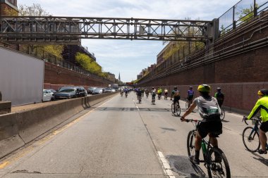 Beş Boro Bisiklet Turuna katılan motorcular Verrazano Köprüsü 'nde
