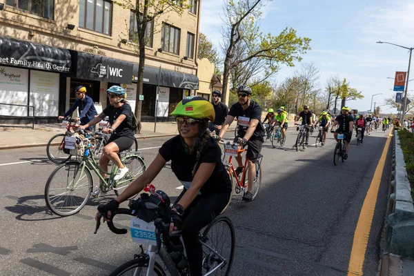 Bikers Participating Five Boro Bike Tour Staten Island New York — Stockfoto