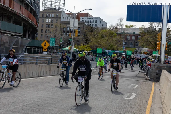 Bikers Participating Five Boro Bike Tour Staten Island New York — Stockfoto