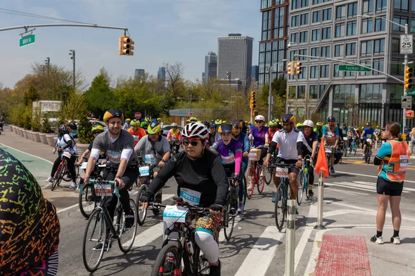 Rowerzyści Biorący Udział Trasie Five Boro Bike Brooklynie Obrazek Stockowy