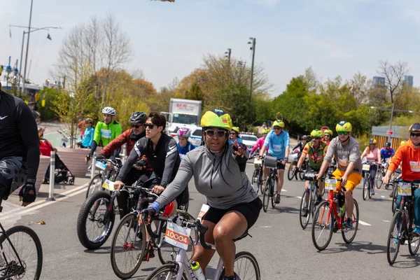 Rowerzyści Biorący Udział Trasie Five Boro Bike Brooklynie Zdjęcia Stockowe bez tantiem