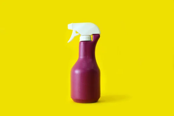 Cleaner product, spray on a bright yellow background — Stockfoto