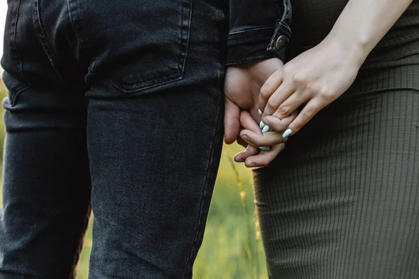 Horizontal Close Photo Couple Holding Hands — Stockfoto