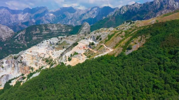 Långsamma Luftvärn Framåt Avslöjar Skott Marmor Brott Apuan Alperna Carrara — Stockvideo