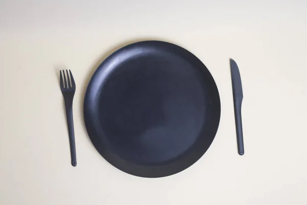 Tischdekoration Schwarzes Messer Und Gabel Aus Kunststoff Und Schwarzer Teller — Stockfoto