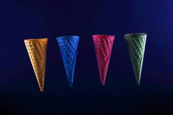 Quatro Cones Waffle Cores Diferentes Isolados Contra Fundo Azul Imagem — Fotografia de Stock