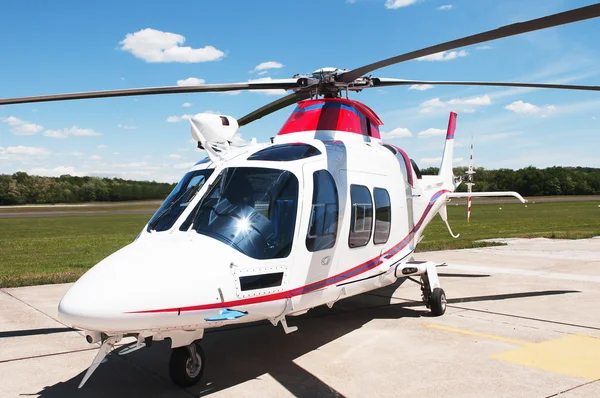 Beyaz helikopter