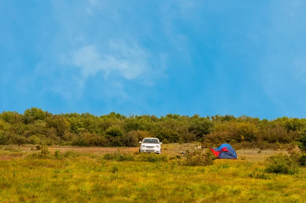 Auto e tenda all'aperto — Foto Stock