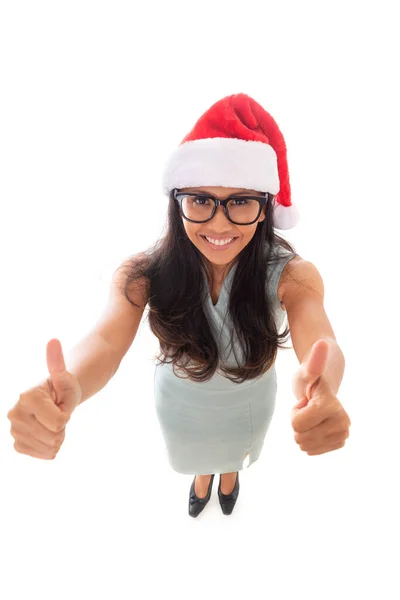 クリスマス クリスマス 幸せの概念 サンタの帽子を身に着けている女性と眼鏡は親指を上に示す 全身の白地に隔離された — ストック写真