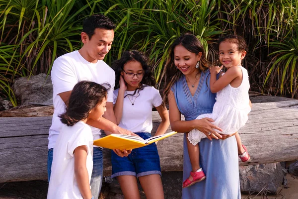 Familie Vrije Tijd Mensen Concept Grote Aziatische Gelukkig Gezin Met — Stockfoto