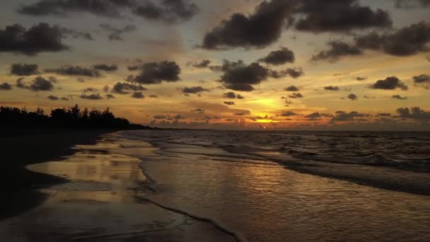 Beau Coucher Soleil Doré Sur Mer Une Hauteur — Video