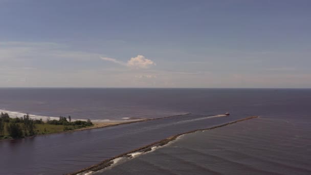 Vista Aérea Praia Foz Rio Brunei Para Mar China Ilha — Vídeo de Stock