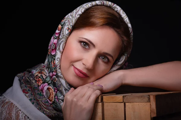 Zblízka Portrét Módy Krásný Ruský Styl Žena Tradičním Šátku Černém — Stock fotografie
