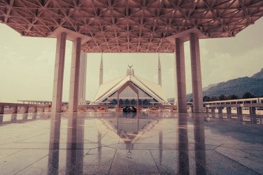 ISLAMABAD, PAKISTAN - Eylül 2021: İslamabad 'daki Faisal Mescid Camisi, Pakistan