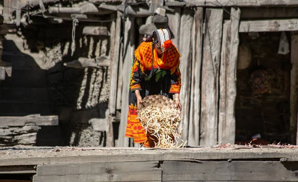 Kalash Valley Pakistan Eylül 2021 Geleneksel Giyinmiş Kalash Kabilesi Kadını — Stok fotoğraf