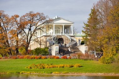 PUSHKIN, RUSSIA - Ekim 2021: Tsarskoye Selo 'daki Cameron galerisi (Puşkin) Saint Petersburg, Rusya