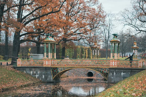 Pushkin Rusia Octubre 2021 Puente Chino Alexander Park Tsarskoye Selo — Foto de Stock