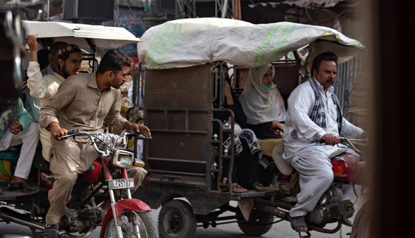 Lahore Pakistan Wrzesień 2021 Pracowita Ulica Starego Miasta Lahore Ludzie — Zdjęcie stockowe