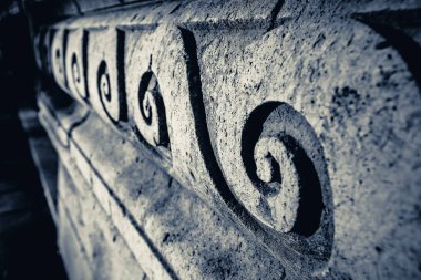 Fransa, Paris 'teki taş binalardan birinde dalga desenleri var.