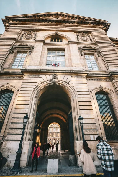 París Francia Noviembre 2021 Edificio Del Museo Louvre Día Soleado — Foto de Stock