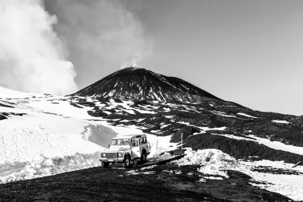 Κλίση Του Ηφαιστείου Etna Ατμό Αυξάνεται Από Τον Κρατήρα Σικελία — Φωτογραφία Αρχείου