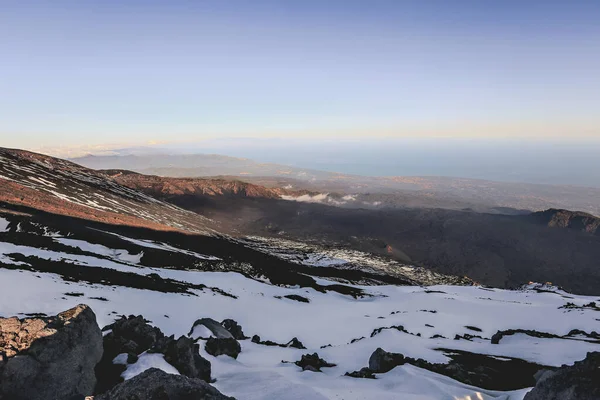 Pendiente Del Volcán Etna Con Vapor Saliendo Del Cráter Sicilia —  Fotos de Stock